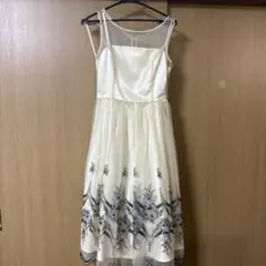 アイボリー 刺繍入り スリーブレスドレス　パーティードレス　演奏会　発表会
