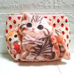サバねこちゃん☆大きめころりんポーチ　いちご柄　いちごリボンねこちゃん 3ニャン☆大きめころりんポーチ いちご柄白 サバトラ＆ハチワレ＆茶