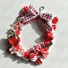 【No.146】ホイップデコ　トレカケース　硬質ケース　赤　白　苺　リボン