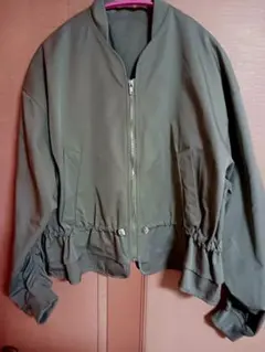オリーブグリーン ジッパー付きジャケット