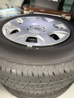 ハイエース　純正　タイヤ・ホイールセットのサムネイル