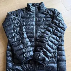 UNIQLO プレミアム黒のダウンジャケット