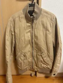 ベージュ ダウンジャケット