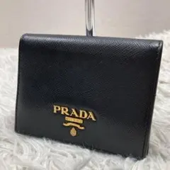 極美品 プラダ ２つ折り財布 サフィアーノレザー イタリア製 黒 ゴールドロゴ