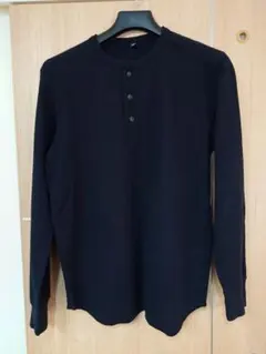 ユニクロ　ヘンリーネック　長袖Tシャツ　黒　Mサイズ