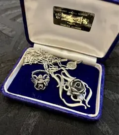 シルバー925 ローズ　薔薇　ペンダント・指輪のセット　スペイン　高級　箱付き シルバー925 ローズ薔薇ペンダント・指輪のセットスペイン高級箱付き