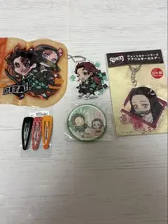 鬼滅の刃 竈門炭治郎 竈門禰豆子アクリルキーホルダー缶バッジ等6点セット