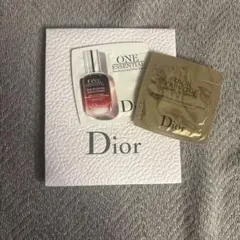 Diorの紙袋と美容液と下地のサンプルのサムネイル
