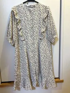 エムズエキサイト 花柄フリル付き半袖ワンピース