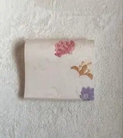 美しい草花咲き誇る　アイボリー色　名古屋帯