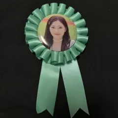 NiziU マユカ ロゼット缶バッジ