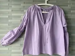 EMMEL REFINES ラベンダー Vネックシャツ
