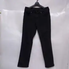 ブラック スリムフィット デニムパンツ