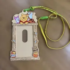 東京ディズニーランド　くまのプーさん 木の扉型パスケース