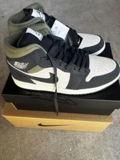 Air Jordan 1 MID SEブラック/オリーブ