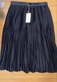 【新品タグ付】COMME CA ISMプリーツスカート サイズM ブラック