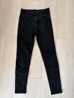 黒スキニー デニム