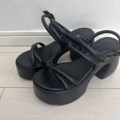 CHARLES & KEITH 厚底サンダル ブラックのサムネイル