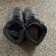 NIKE ブラックレザー ハイカットスニーカー