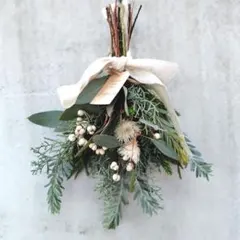 51.フレッシュグリーンとドライフラワーのクリスマススワッグ　30cm　ユーカリ