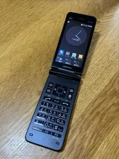 携帯電話GRATINA KYF42 ブラック初期化済み　美品