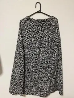 ⭐︎黒と白の花柄 フレアロングスカート⭐︎