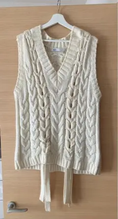 ZARA アイボリー ケーブルニットベスト