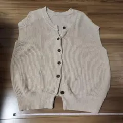 ベージュ ニットベスト Vネック 5ボタン