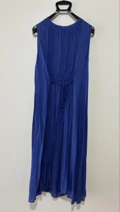 青のノースリーブロングワンピース