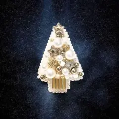 【ハンドメイド】ホワイトクリスマスツリーのビーズブローチ 刺繍