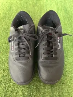 リーボック スニーカー