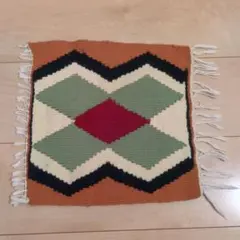 幾何学模様ラグ