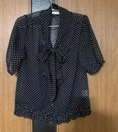 menina mimoso（メニーナ・ミモーゾ） 半袖　ドット柄ブラウス