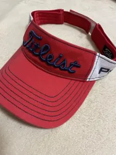 未使用級Titleist PRO V1 サンバイザー赤白 ゴルフ FJ 刺繍ロゴのサムネイル