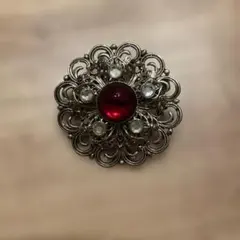 赤い石の花形　ヴィンテージブローチ