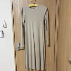 ユニクロ　ベージュ 長袖カットソーワンピース