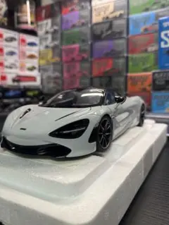 オートアート 1/18 マクラーレン720s WHITEのサムネイル
