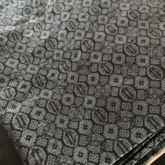 紬着物 ダークブラウンとブルーの幾何学模様