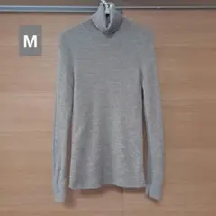 ★古着★　UNIQLO ベージュ タートルネック ニットセーター　Mサイズ