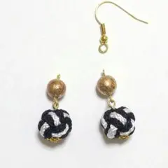 和風あわじ玉ピアス【黒】