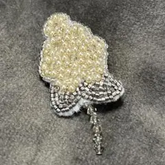 ビーズ刺繍　ブローチ　ハンドメイド　お花