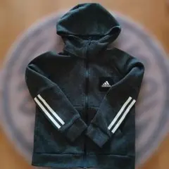 adidas ジップパーカー　ダークグレー 130cm