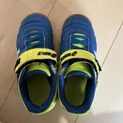 asics サッカー　フットサルシューズ  17センチ