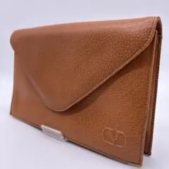 ブラウン レザー クラッチバッグ Vロゴ