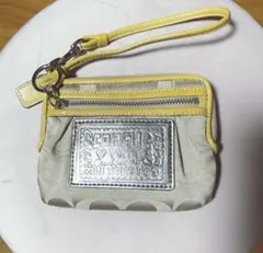 【希少】COACH ポピー シグネチャー リストレット ポーチ イエローのサムネイル