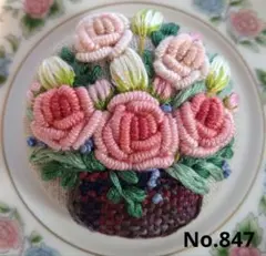 No.847 刺繍ブローチ ハンドメイド 5cm