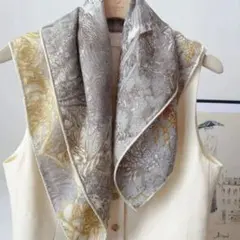 マルベリーシルク・ウールスカーフ両面同色、グレーゴールドの花柄