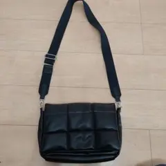 ショルダーバッグ　レディース