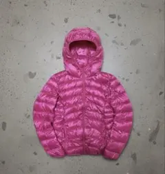 old uniqlo ダウンジャケット ピンク　モンベル 似