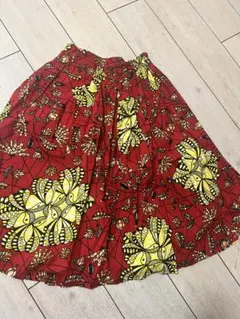 【値下げ】アフリカ布赤い花柄フレアスカート ひざ丈